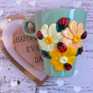 чаша пролетни цветя